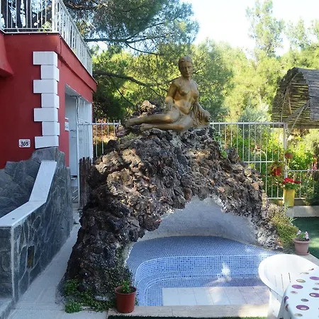 Tunc Hotel